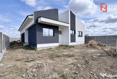 Casă cu 3 camere cu Teren 300 Mp în Urseni
