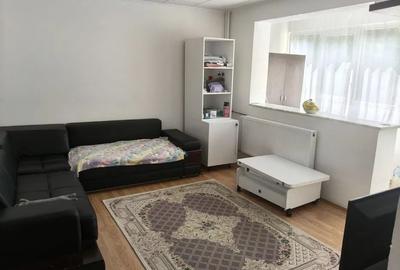 Apartament cu 3 camere semidecomandat, mobilat în Drumul Taberei
