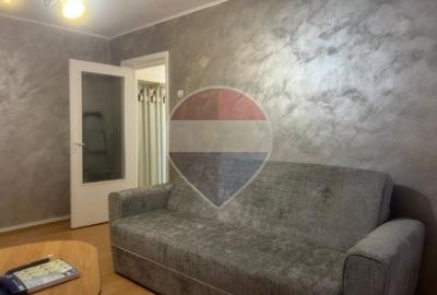 Apartament cu 2 camere semidecomandat, mobilat în Boul Roșu