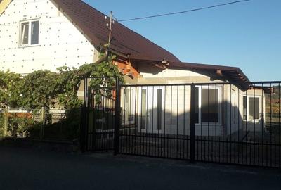 Casă cu 3 camere în Groși