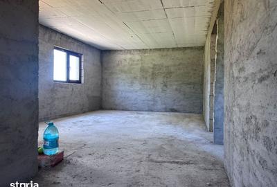 Casă cu 4 camere cu Teren 396 Mp în Comișani - 2