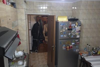 Apartament cu 3 camere decomandat în Rahova - 2