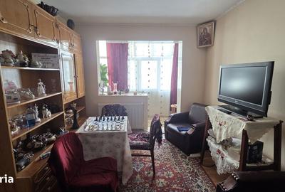 Apartament cu 3 camere semidecomandat în Central - 1