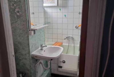 Apartament cu 3 camere semidecomandat în Centrul Civic