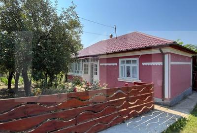 Casă individuală cu 4 camere cu Teren 2853 Mp în Exterior Nord