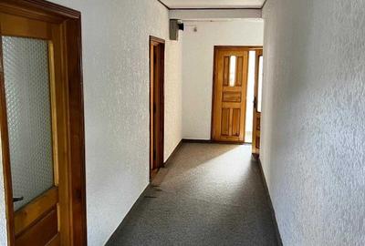 Casă cu 4 camere decomandat în Burdujeni