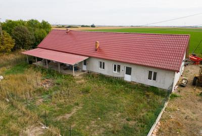 Casă individuală cu 7 camere cu Teren 13418 Mp în Exterior Est - 1