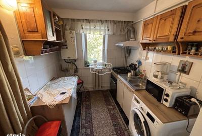 Apartament cu 3 camere semidecomandat în Central