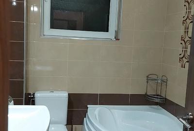 Apartament cu 3 camere decomandat în Turnișor