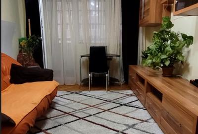 Apartament cu 3 camere decomandat în Exterior Vest