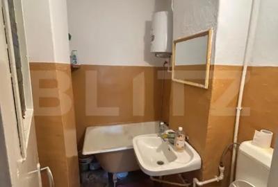 Apartament cu 3 camere semidecomandat în Micro 9