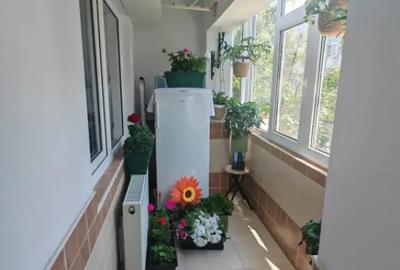 Apartament cu 3 camere decomandat, mobilat în Poarta 6 - 9
