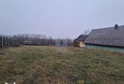 Teren de 2300 mp, în Moara