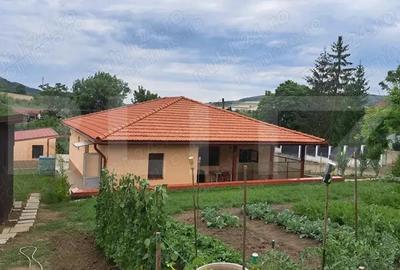 Casă cu 4 camere cu Teren 21000 Mp în Ceuaș - 1