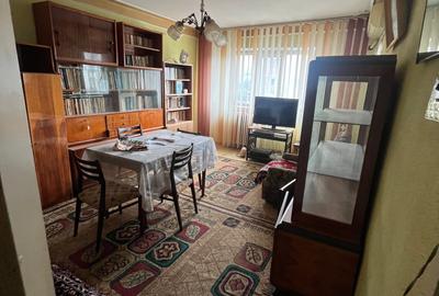 Apartament cu 3 camere decomandat în Canta
