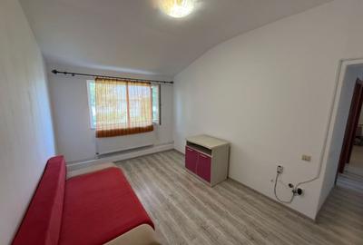 Apartament cu 3 camere semidecomandat, mobilat în Km 4-5 - 2
