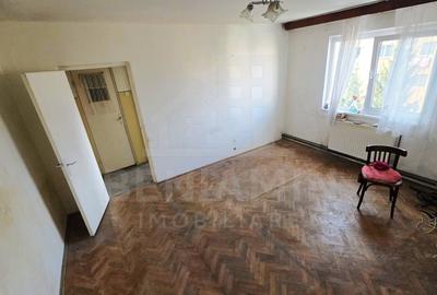 Apartament cu 2 camere semidecomandat în Florilor