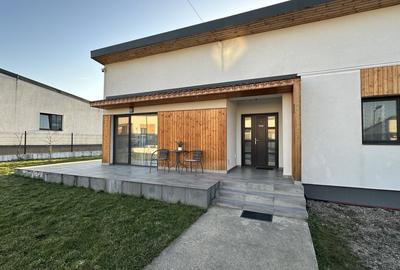 Casă individuală cu 4 camere cu Canalizare în Săsar