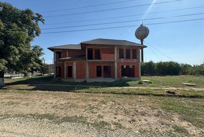 Casă cu 4 camere cu Garaj în Livada de Bihor
