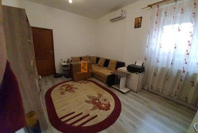 Casă cu 5 camere cu Canalizare în 23 August - 5