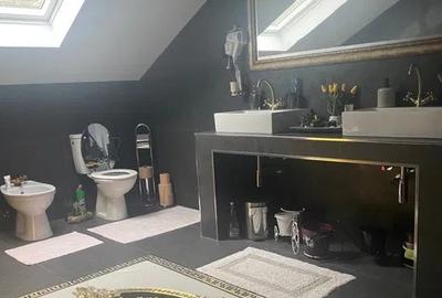 Casă individuală cu 5 camere cu Teren 500 Mp în Central