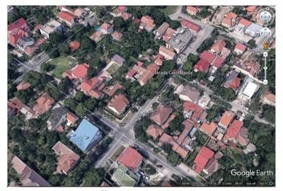 Casă individuală cu 9 camere cu Canalizare în Lipovei