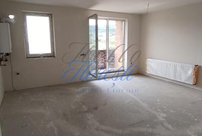 Apartament cu 2 camere semidecomandat în Chinteni