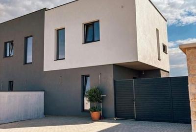 Duplex cu 4 camere cu Canalizare în Săcălaz