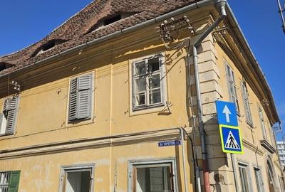Apartament cu 3 camere în Orașul de Jos