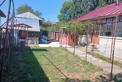 Casă cu 2 camere decomandat în Căldăraru