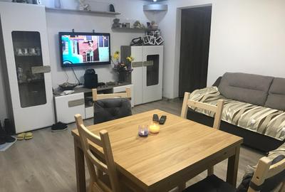 Apartament cu 4 camere semidecomandat, mobilat în Brâncoveanu