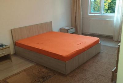 Apartament cu 2 camere decomandat în Apusului