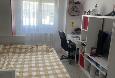 Apartament cu 3 camere în Roșu