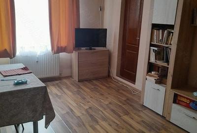Apartament cu 3 camere decomandat în Drumul Taberei
