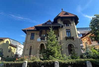 Apartament cu 5 camere decomandat în Capitale - 2