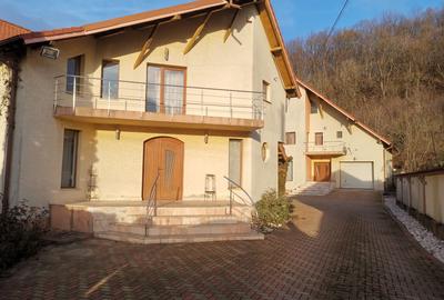 Casă individuală cu 10 camere cu Canalizare în Ștefănești - 1
