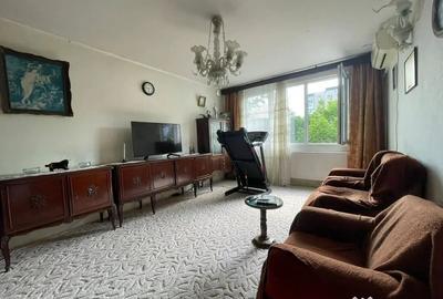 Apartament cu 3 camere semidecomandat în Militari