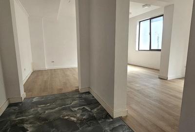 Duplex cu 7 camere cu Canalizare în Vest - 2