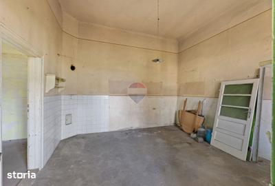 Casă cu 5 camere cu Teren 853 Mp în Central