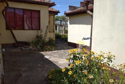 Casă cu Teren 472 Mp în Grădiște