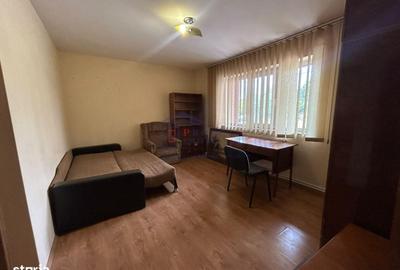 Apartament cu 3 camere semidecomandat în Ultracentral