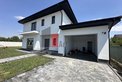 Casă cu 4 camere în Domnești