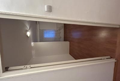 Apartament cu 3 camere decomandat în Petros - 1