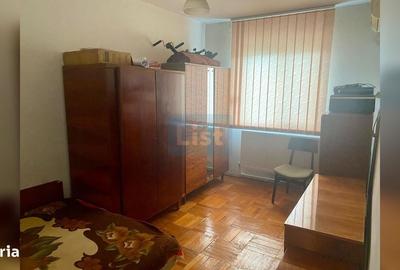 Apartament cu 3 camere semidecomandat în Central