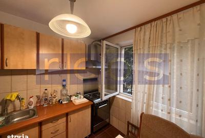 Apartament cu 3 camere semidecomandat în Tei
