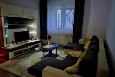 Apartament cu 3 camere semidecomandat în Central - 1