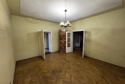 Casă cu 3 camere în Central