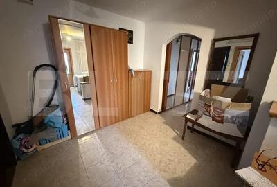 Apartament cu 3 camere decomandat în Micro 6 - 6