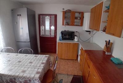 Casă cu 3 camere în Hârsești