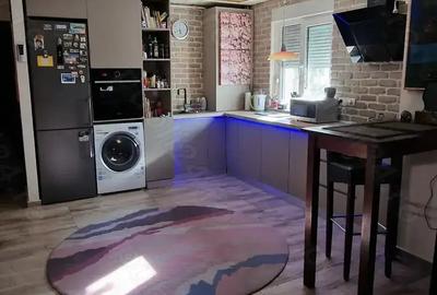 Apartament cu 3 camere semidecomandat în 1 Mai - 7
